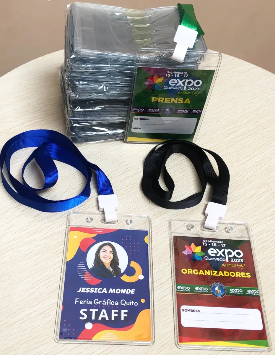 Credenciales de evento para staff, prensa y organizadores con cordones